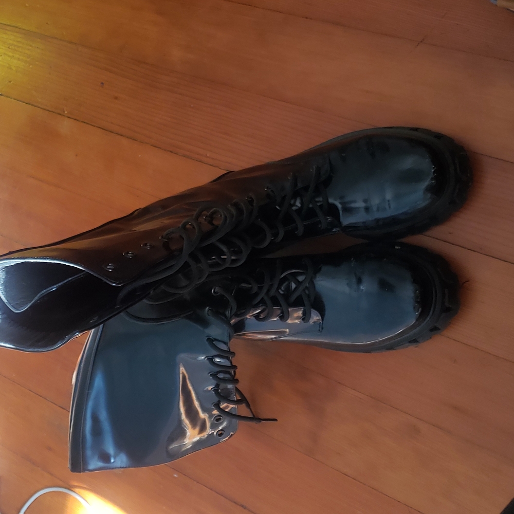 Dolls Kill black combats